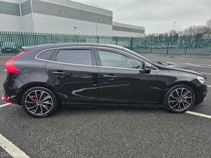 Volvo V40 2.0 D4, 190 BHP, INSCRIPTION MODEL, GOOD - Image 4