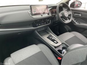 Nissan Qashqai Hybrid Auto SV PREMIUM - Image 4