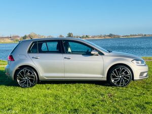 Volkswagen Golf ONLY 56K KMS / AUTO / FINANCE AVAI - Image 3