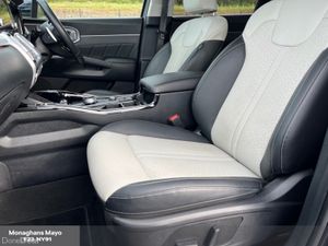 Kia Sorento 2.2 DIESEL AUTO 7 SEATS - Image 4
