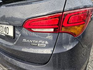 Hyundai Santa Fe Executive 4WD 5DR - Image 4