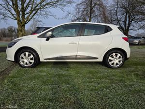 Renault Clio 1.1 petrol ( sold with new NCT )!! - Image 4