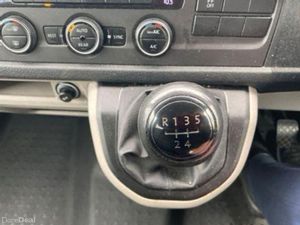 Volkswagen Caravelle 9 seater manual - Image 4