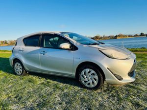 Toyota Aqua DAA-NHP10 - Image 2