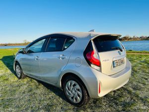 Toyota Aqua DAA-NHP10 - Image 4