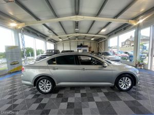 Volkswagen Passat COMFORTLINE 1.6 TDI MANUAL 6SPEE - Image 2