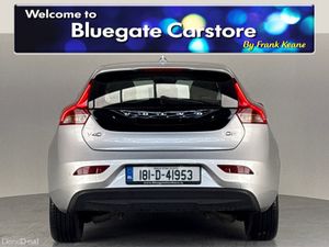 Volvo V40 D2 MOMENTUM AUTO**REVERSE CAMAERA**PARKI - Image 4