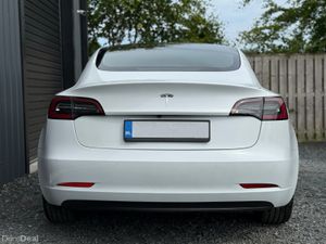 Tesla Model 3 2022 - Image 4