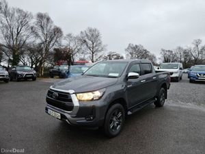 Toyota Hilux 2.8 SR5 Double CAB - Image 3