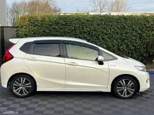 Honda Fit SPORT 1.5 HYBIRD AUTO // REVERSE CAMERA - Image 2