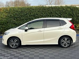 Honda Fit SPORT 1.5 HYBIRD AUTO // REVERSE CAMERA - Image 3