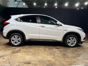 Honda Vezel HYBRID 1.5L AUTOMATIC - REVERSE CAMERA - Image 3