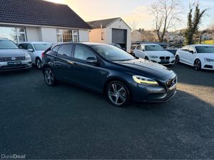 Volvo V40 2.0 D4 SE LUXURY PLUS DIESEL AUTOMATIC / - Image 3