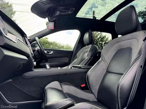 202 VOLVO XC60 R DESIGN T8 AWD MEGA SPEC - Image 4