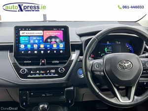 Toyota Corolla 1.8 HYBRID S Automatic, Reversing c - Image 4