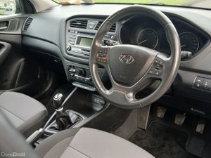 Hyundai i20 2017 1.2 DELUXE 5dr *1 OWNER* - Image 3