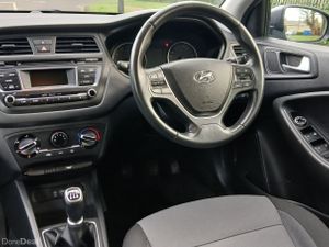 Hyundai i20 2017 1.2 DELUXE 5dr *1 OWNER* - Image 4