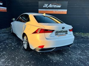 Lexus IS 2.5 HYRBID - Image 4