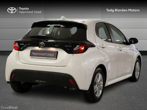 Toyota Yaris HYBRID LUNA - Image 2
