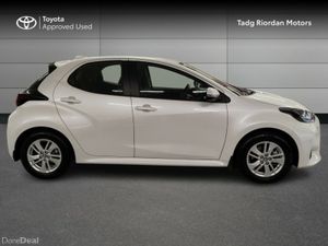 Toyota Yaris HYBRID LUNA - Image 3