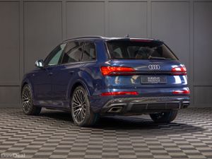 2025 Audi Q7 55 TFSIe Quattro S-Line - Image 4