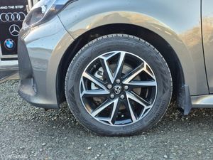 Toyota Yaris 1.5 Hybrid Luna 4DR - Image 4