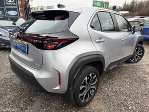2025 Toyota Yaris Cross 1.5 LUN - Image 4