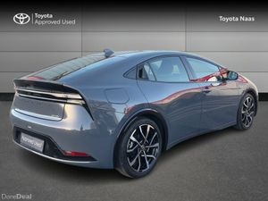 Toyota Prius PLUG IN HYBRID - Image 2