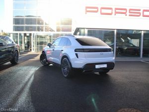 Porsche Macan Turbo - Image 2