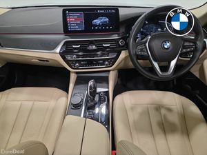 BMW 5-Series 520d SE Saloon - Image 4