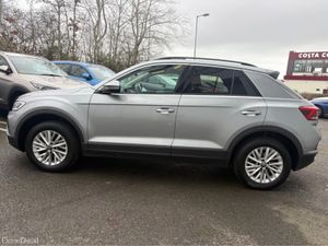 Volkswagen T-Roc LIFE 1.0 TSI MANUAL 6SPEED FWD 11 - Image 4
