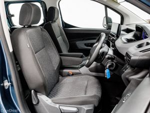 Peugeot Rifter E-Allure 50kWh Auto 136HP - 7 Seats - Image 3