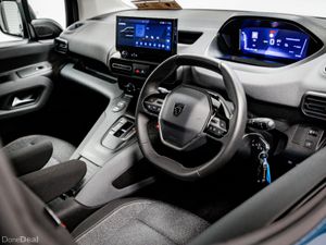 Peugeot Rifter E-Allure 50kWh Auto 136HP - 7 Seats - Image 2