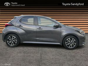 Toyota Yaris HYBRID LUNA SPORT // SMART ENTRY/SMAR - Image 3