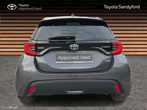 Toyota Yaris HYBRID LUNA SPORT // SMART ENTRY/SMAR - Image 4