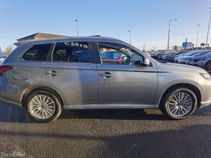 MITSUBISHI OUTLANDER 2.4 EXCEED SAFETY AUTO PHEV - Image 4