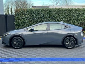Toyota Prius 1.8 HYBRID // LIKE NEW 3, 000 KM // D - Image 3