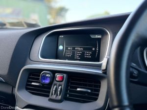 2016 VOLVO V40 2.0 DIESEL D2 NAV - Image 2