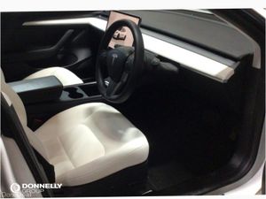 Tesla Model 3 Saloon - Image 4