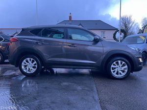 191 Hyundai Tuscon Executive petrol - Image 4