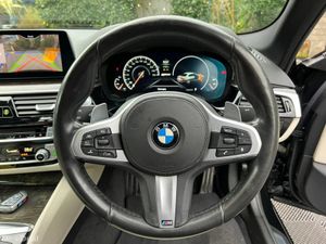 BMW 5-Series 530e M-SPORT COMPETITION 2.0 HYBRID / - Image 4