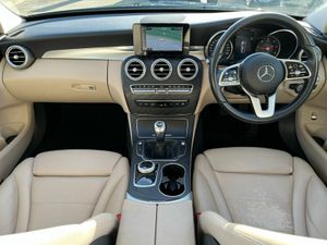 Mercedes-Benz C-Class C 180D AMG/Avantgarde Manual - Image 4