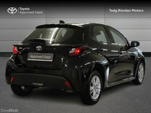 Toyota Yaris 1.0 LUNA - Image 2