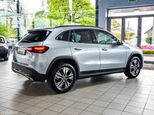 Mercedes-Benz GLA 180d Progressive Night Pack Face - Image 2