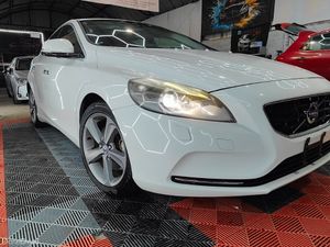 2015 Volvo V40 Low milage - Image 3