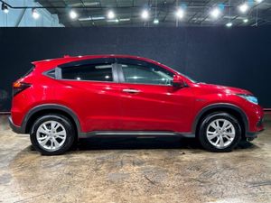 Honda Vezel 1.5L HYBRID AUTOMATIC - REVERSE CAMERA - Image 3