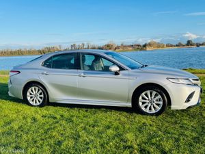 Toyota Camry HYBRID / AUTO - Image 3