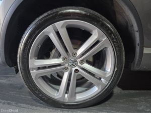Volkswagen Touareg V6 R-LINE-FULLY SERVICED WITH N - Image 2