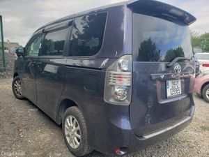 Toyota Voxy 2009 - Image 2