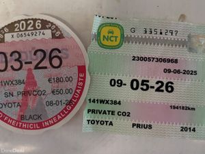 2014 TOYOTA PRIUS HYBRID LUXURY FTSH - Image 2